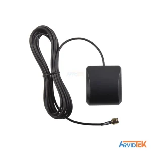 نمای روبروی آنتن اکتیو GNSS L1 مدل YEGA001Q1AM کویکتل با کابل ۳ متری