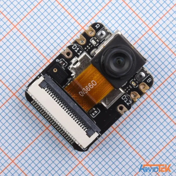 برد توسعه XIAO ESP32S3 Sense — نمای رو و دوربین نمای روی برد توسعه XIAO ESP32S3 Sense همراه با ماژول دوربین OV3660.